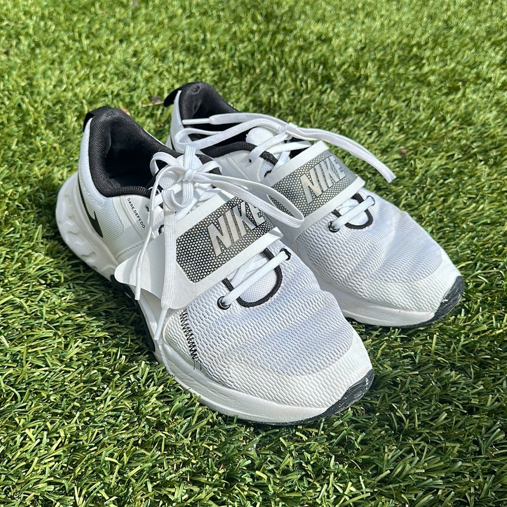 Nike Renew Retaliation 4 sneakers in white (Womens size 7.5/8)